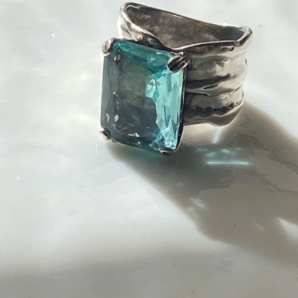 Silpada Aqua Blue and Sterling Ring size 7
R1608 - Picture 3 of 9